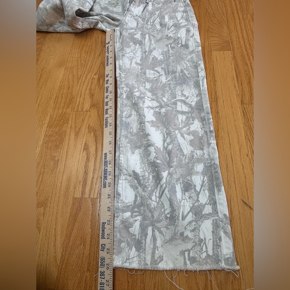 EUC Hollister Camo Low Rise Baggy Jeans Size 00R W24 raw edge - Picture 10 of 12